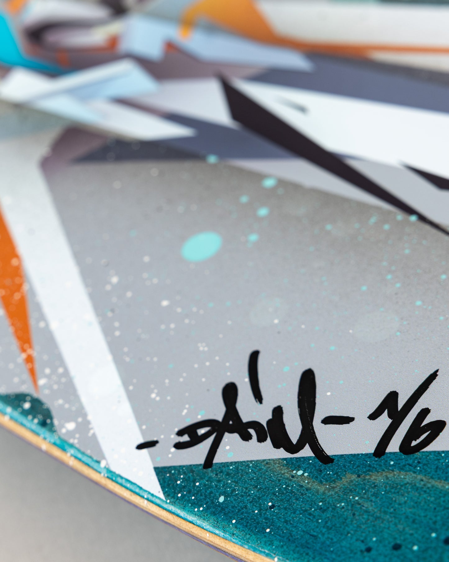 DAIM Skateboard  (The turquoise-stripe spraypaint edition)