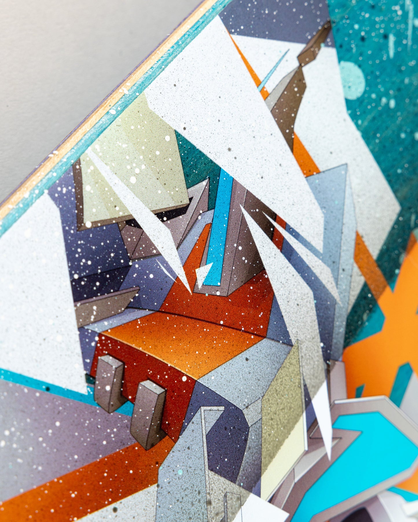 DAIM Skateboard  (The turquoise-stripe spraypaint edition)